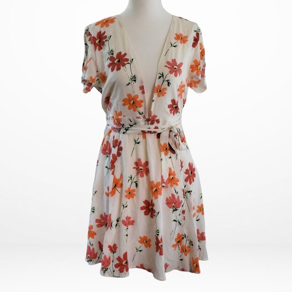 Privacy Please Dress - Picture 1 of 3